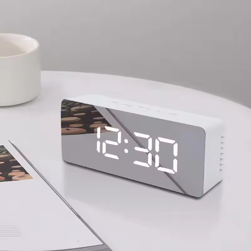 Lighting Home Decor Wall Clocks - 1Pc Weiß Digitale Uhr LED Spiegel